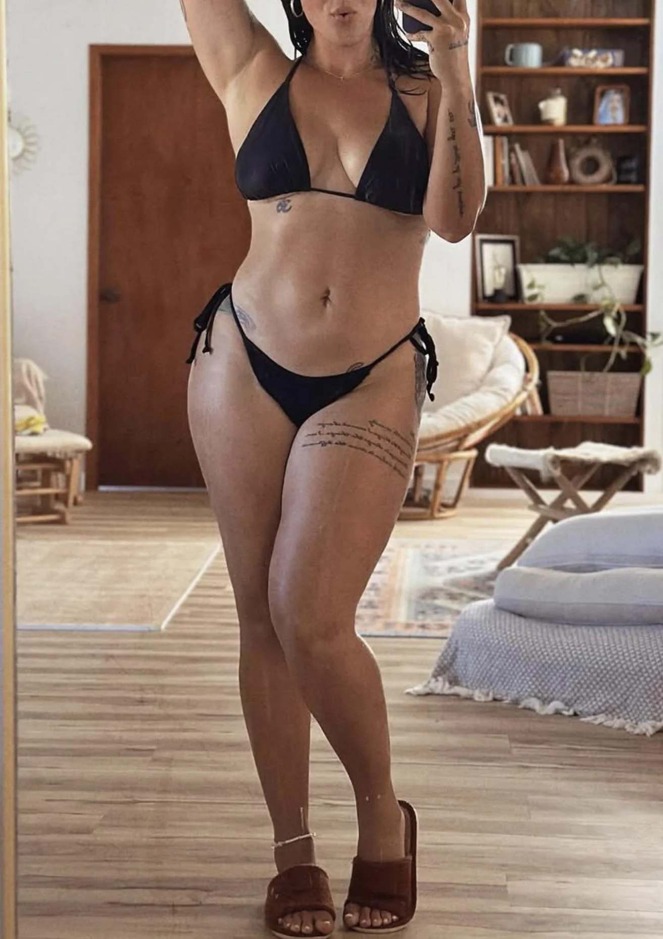 Needy lil' attention slut begs for validation - am I even worth your time? picture 1 of 1