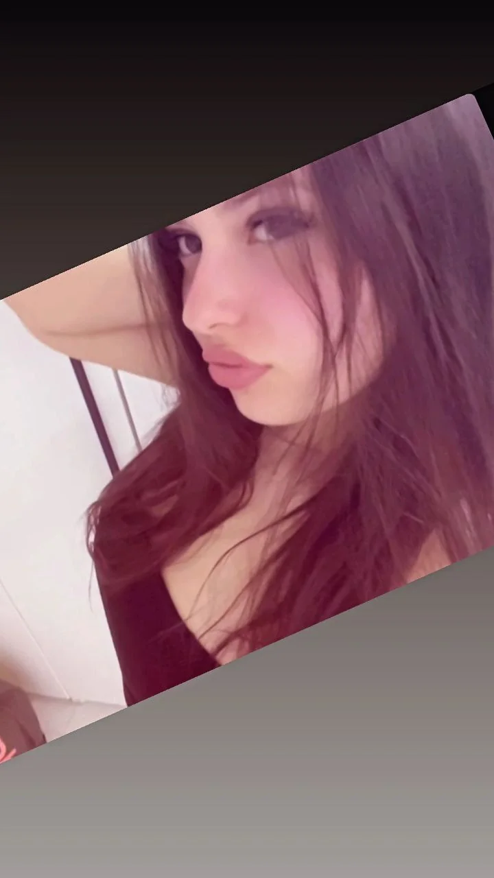 Naughty Snap Slut Loves Multiple Cocks & Golden Showers picture 1 of 5