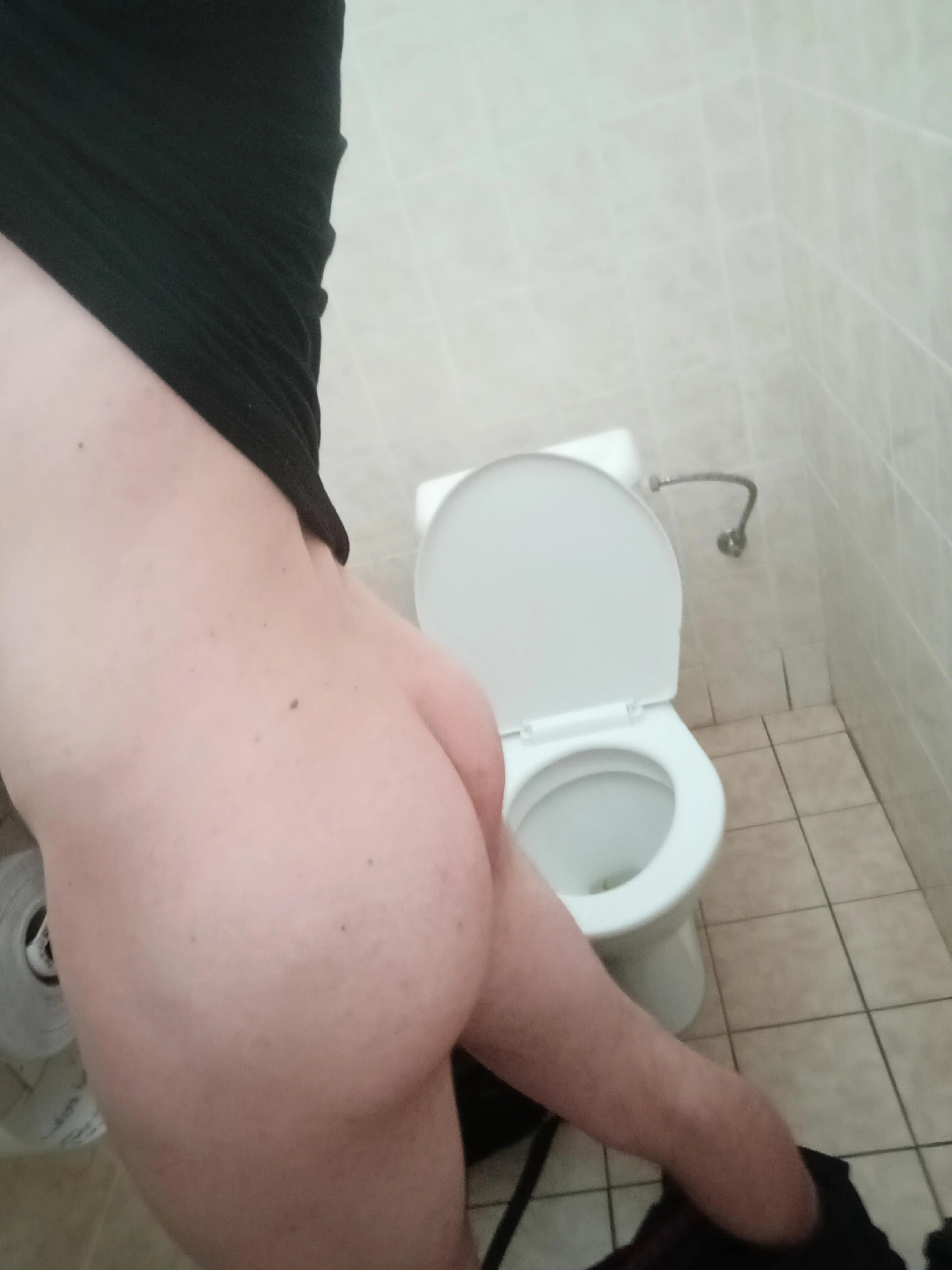 Begging for it in the loo, virgin bussy on display and no takers? Let's change that. picture 1 of 2