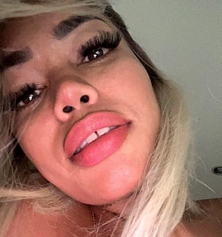 Hotwife's Secret Snap While Hubby's Away'