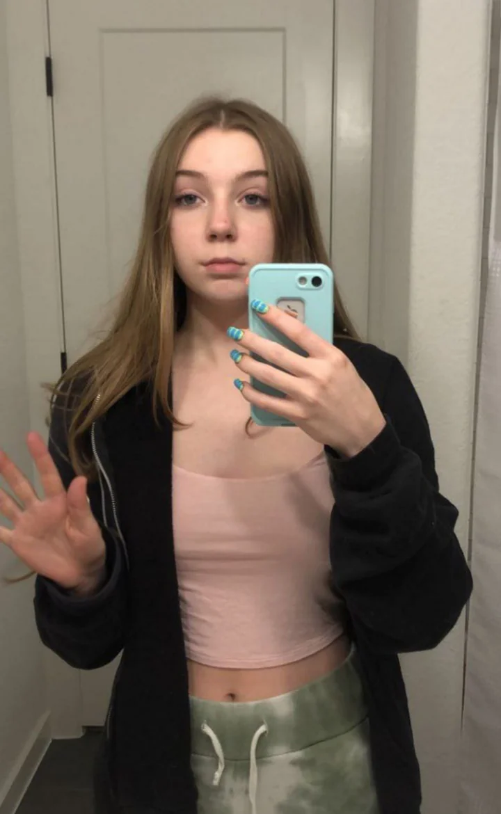 Bored 18F DTF at Home – Slide Into My DMs picture 1 of 2