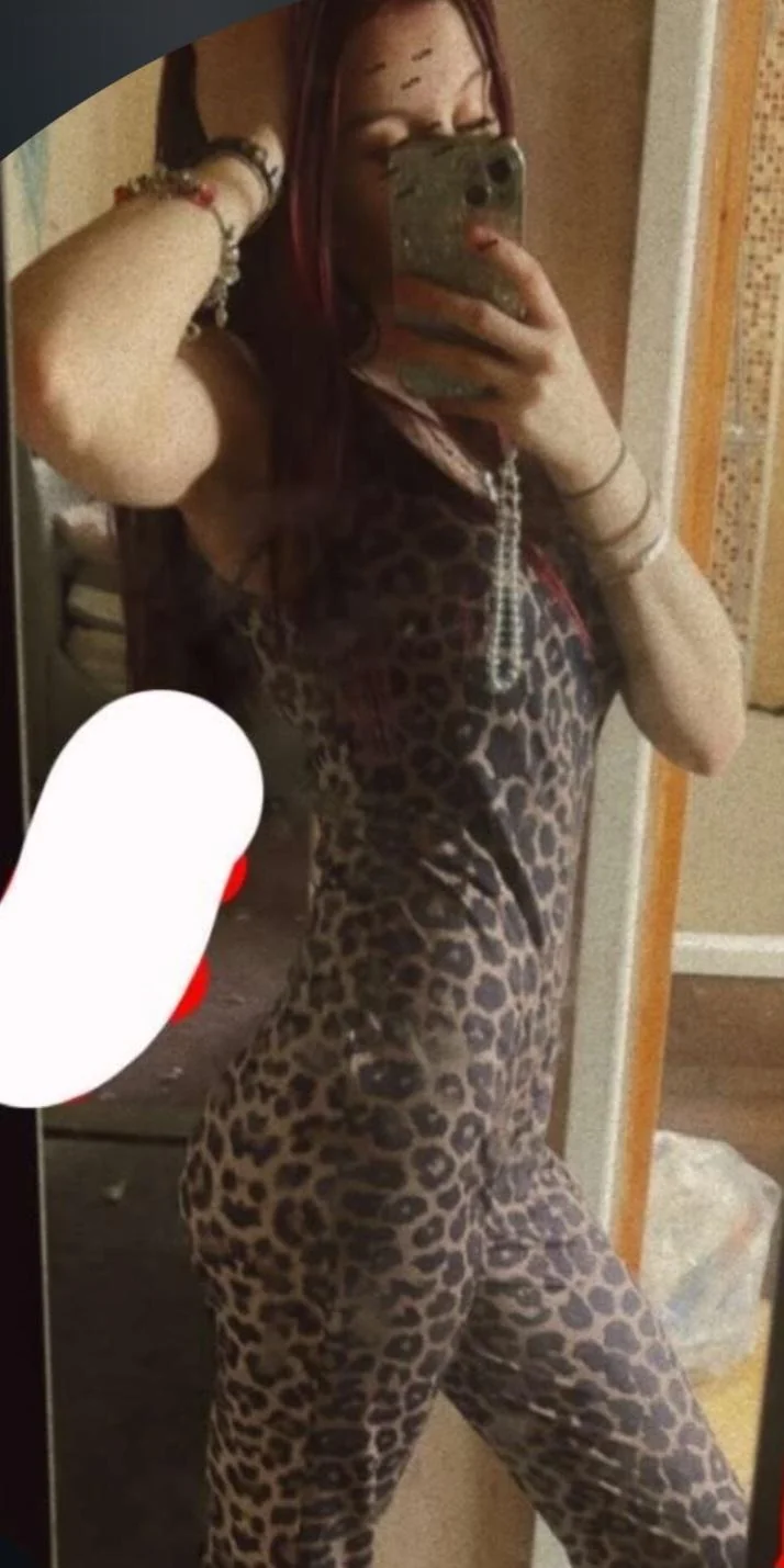 Naughty GF Exposed: Steamy Cheating Snaps picture 2 of 3