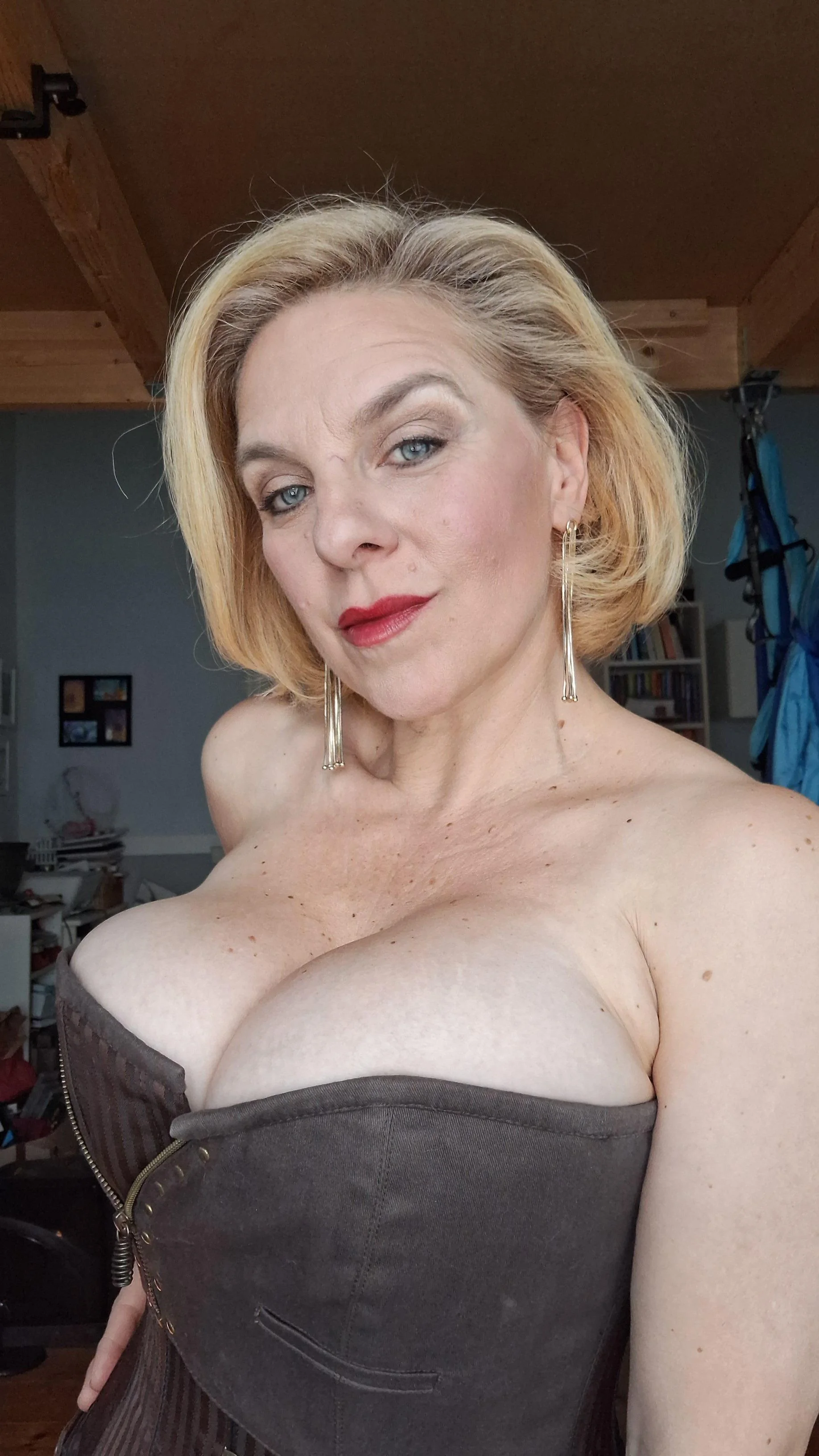 Your Wife's Away & This MILF's Ready to Play – Dare to Dive In? 💦 picture 1 of 1