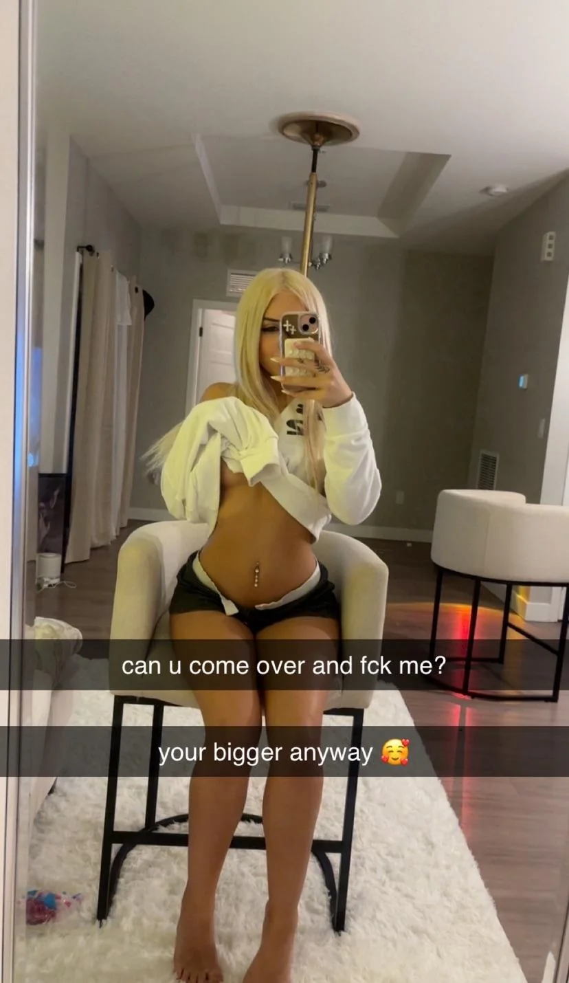 Sexting My Way to a Mind-Blowing Orgasm Since My BF Can't Get Me There picture 1 of 2