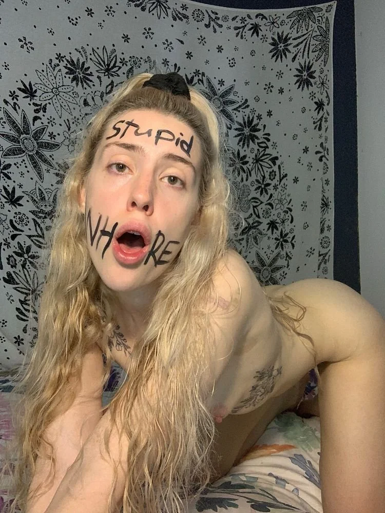 I love sluts who are addicted to completely lose their self-respect picture 3 of 11