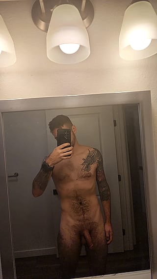 Horny anyone wanna chat'